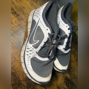 Women’s reflective nike freerun